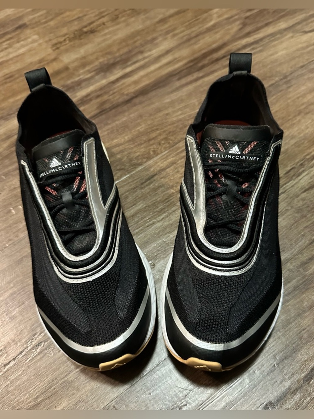 adidas x Stella McCartney Boston S Trainer in Black/Silver Metallic. Size 7
